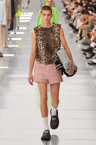 Look 18